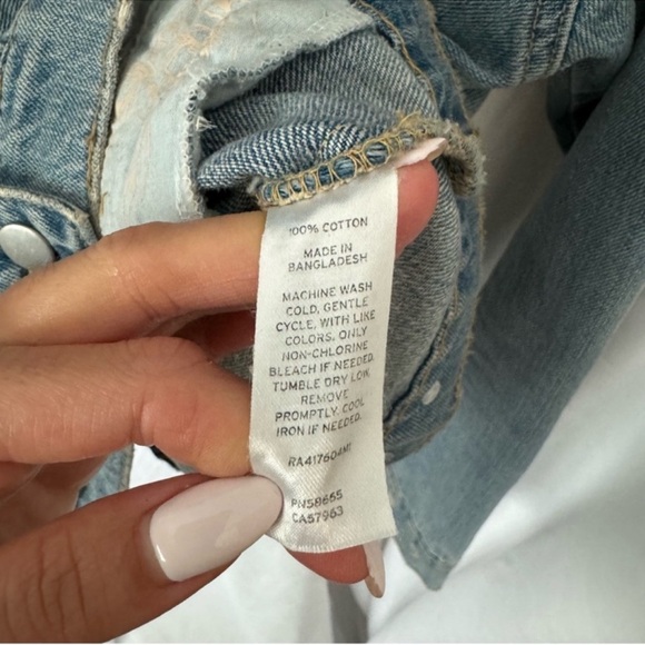 Rachel Parcell Light Wash Distressed Jean Jacket Size XS - Picture 8 of 8
